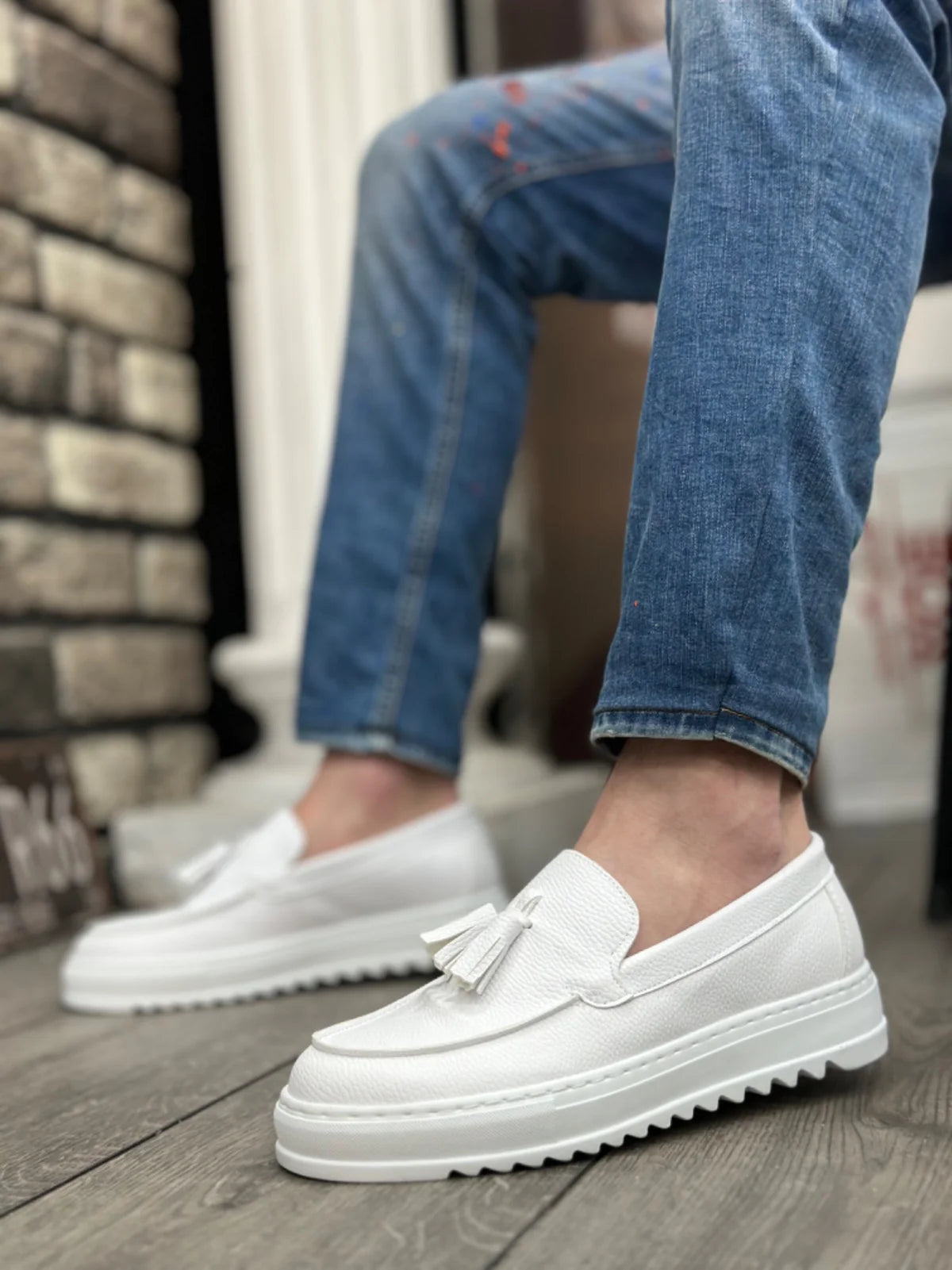 Chaussures homme sans lacets à semelle haute, en cuir blanc, avec pampilles